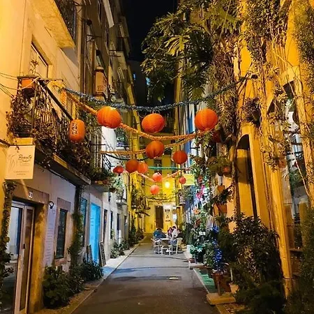 Elegant With Private Jacuzzi Apartment