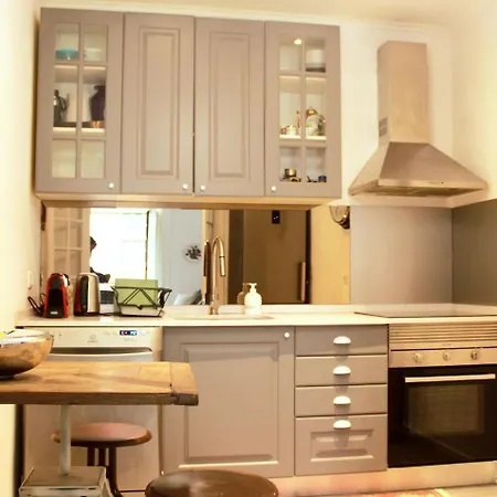 Elegant With Private Jacuzzi Apartment *