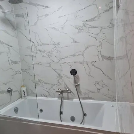 Elegant With Private Jacuzzi Apartment