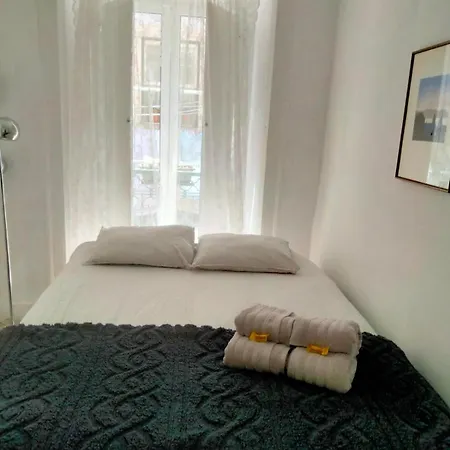 Elegant With Private Jacuzzi Apartment